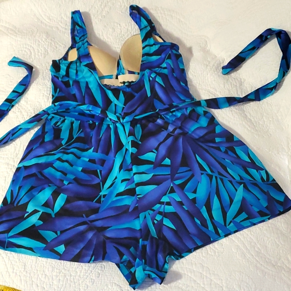 women’s swimsuit size 14 Very good condition